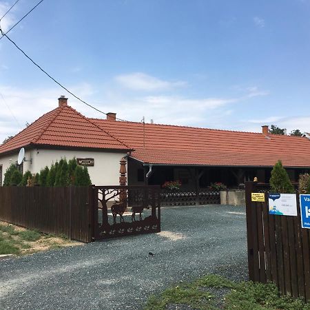 Vadaszhaz Hotel Egyhazasradoc Екстериор снимка