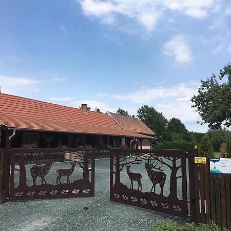 Vadaszhaz Hotel Egyhazasradoc Екстериор снимка