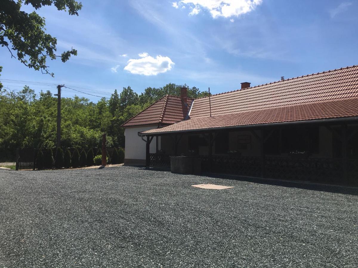 Vadaszhaz Hotel Egyhazasradoc Екстериор снимка