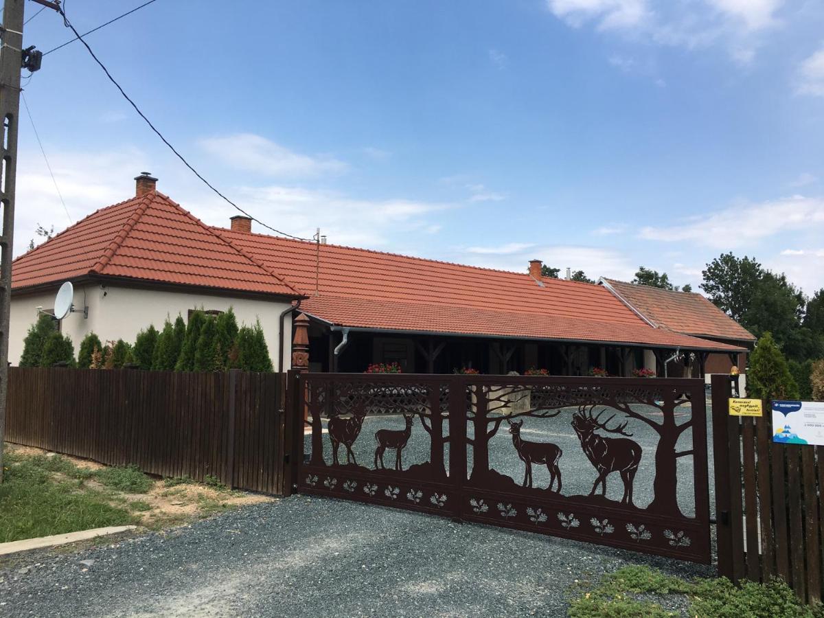 Vadaszhaz Hotel Egyhazasradoc Екстериор снимка
