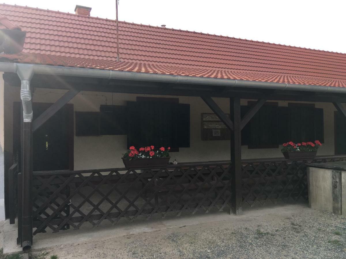 Vadaszhaz Hotel Egyhazasradoc Екстериор снимка